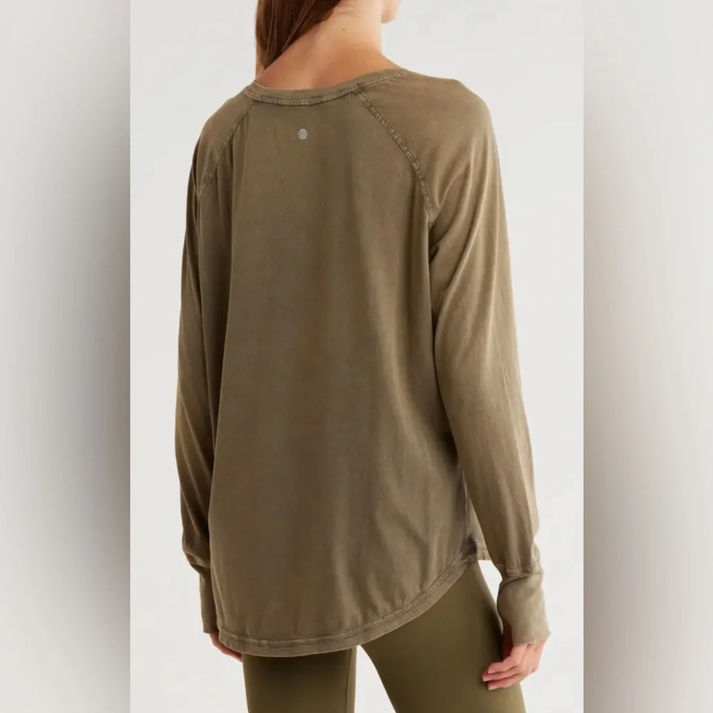 NEW [Zella] Relaxed Washed 2.0 Long Sleeve Athletic Slub Tee Olive Women’s Small - Picture 3 of 11